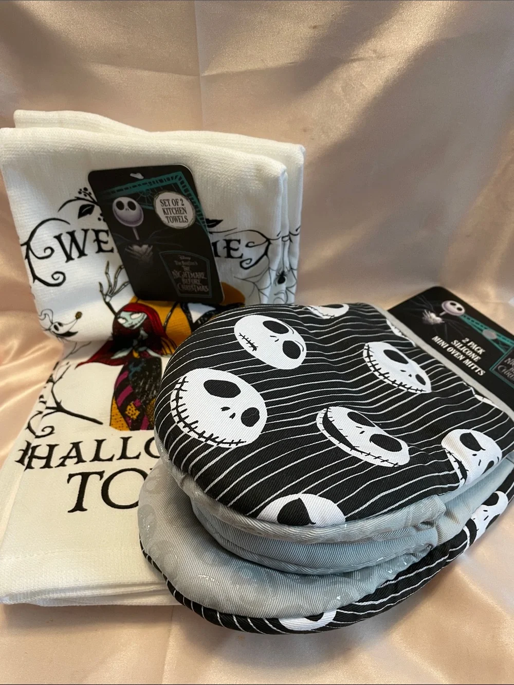 Disney's The Nightmare Before Christmas Kitchen Towels & Hot Pads Set - NWT